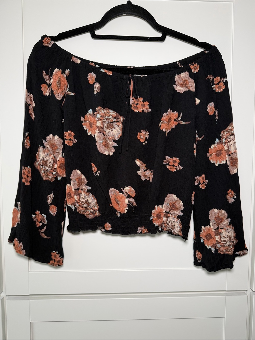 American Rag 2010s Floral Cropped Off Shoulder Bell Sleeve Top Boho Chic Fairy